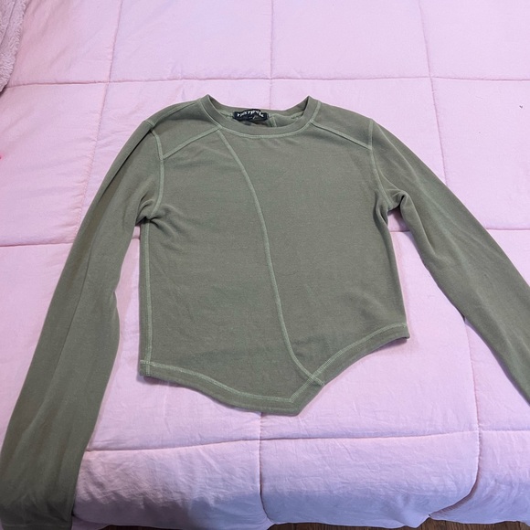Green abstract long sleeve fashion top - Picture 2 of 3